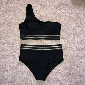 NEVER WORN! - Mesh panel 1-shoulder black bikini